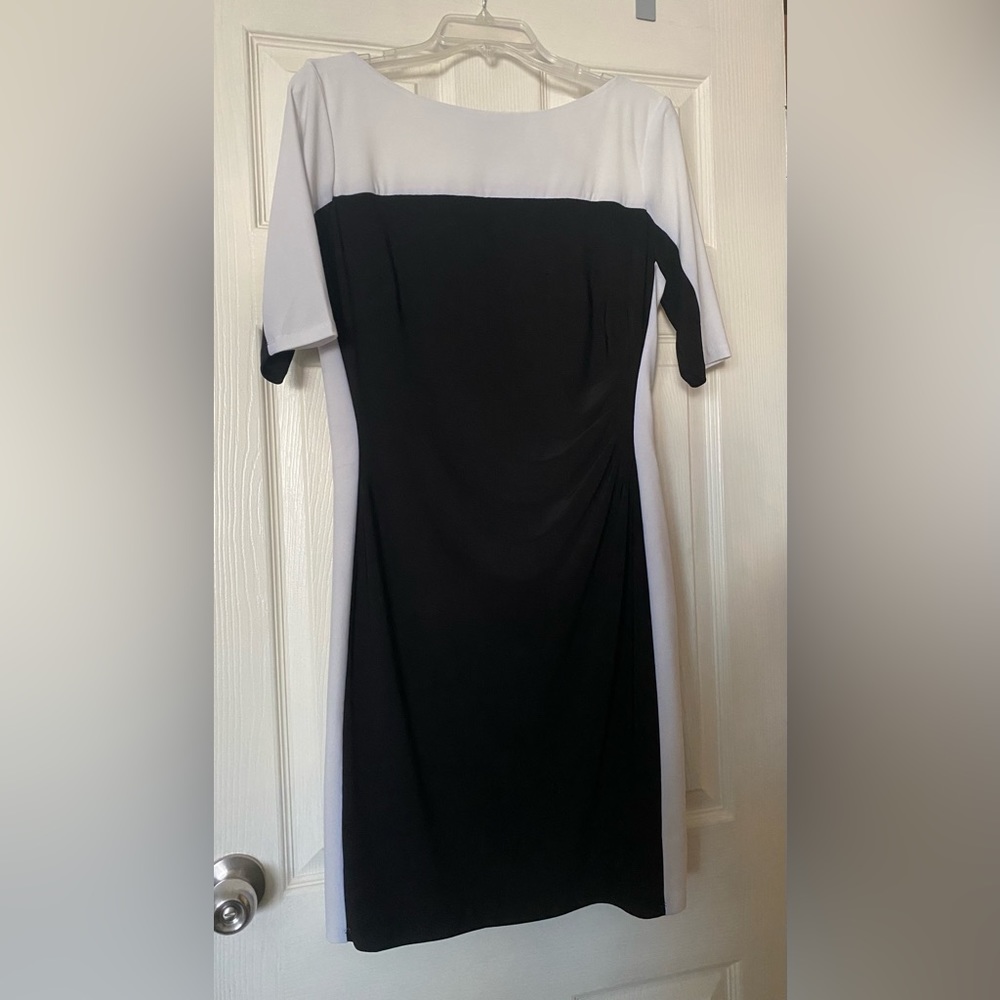 CHAPS Black & White Colorblock Jersey
 Sheath Dress size Petite Large